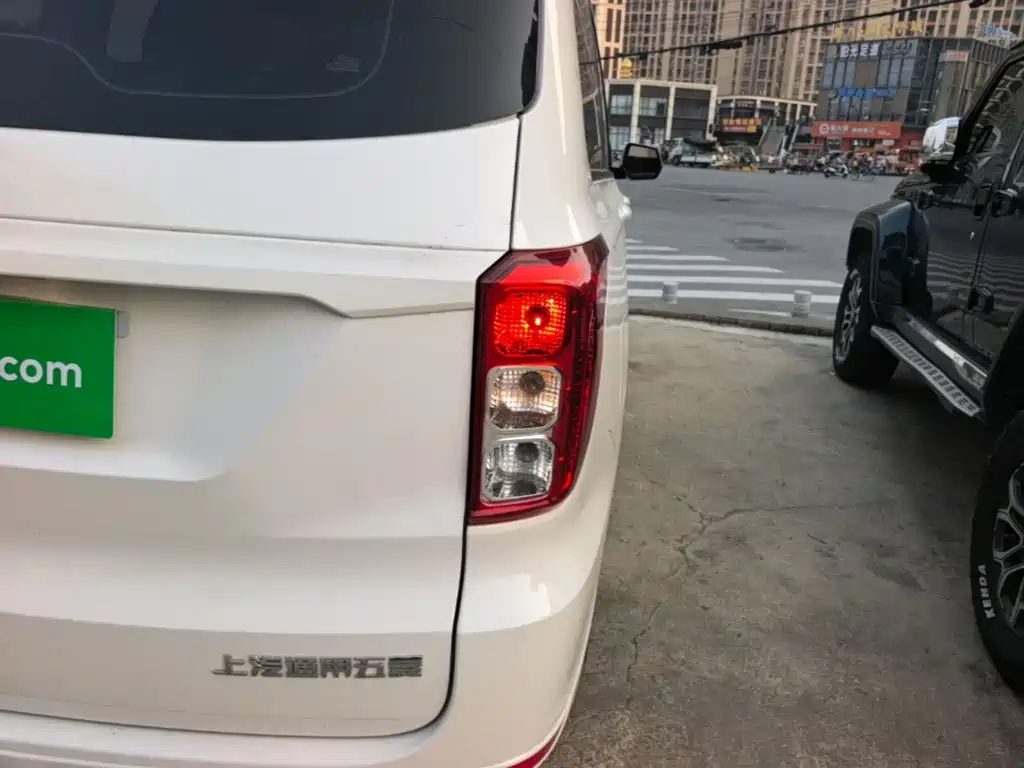 Wuling Hongguang — миниатюра 8