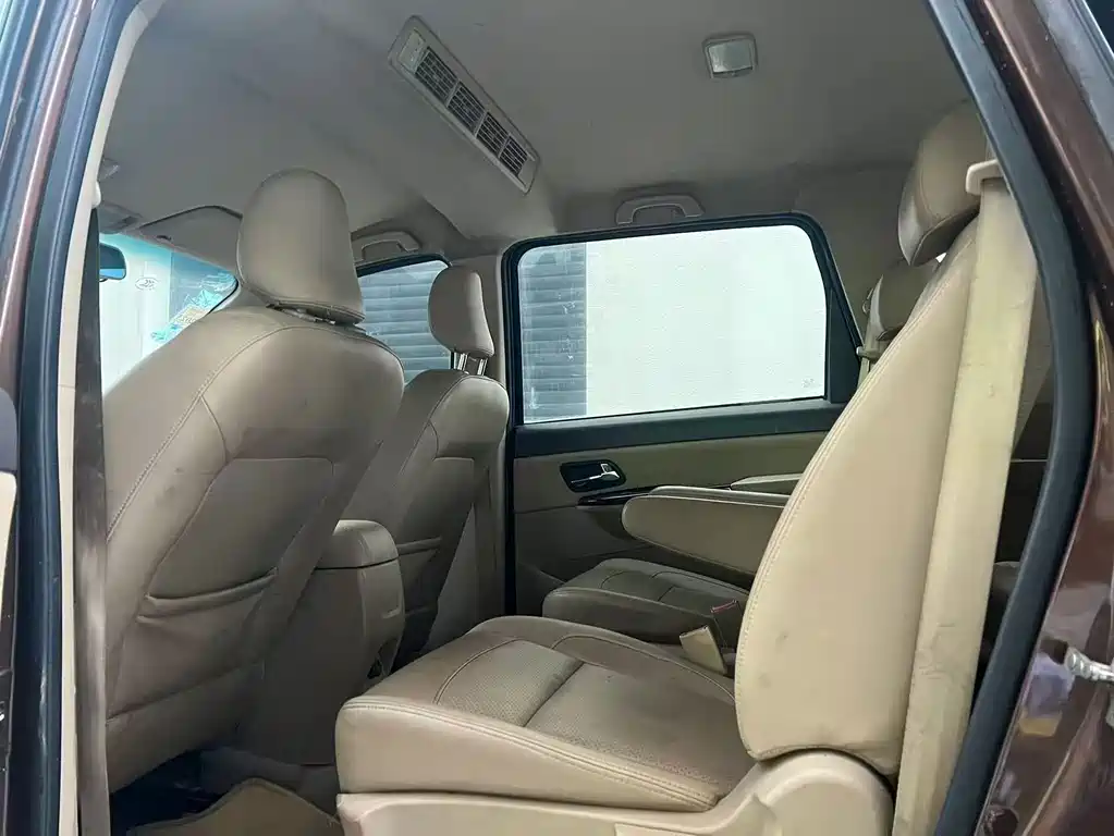 Wuling Hongguang — миниатюра 5