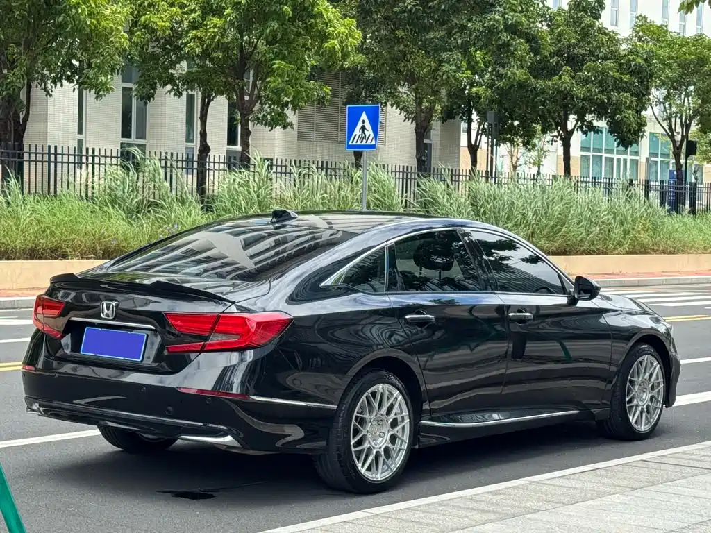 Honda Accord — миниатюра 19