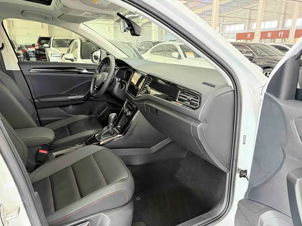 Volkswagen T-Roc — миниатюра 17