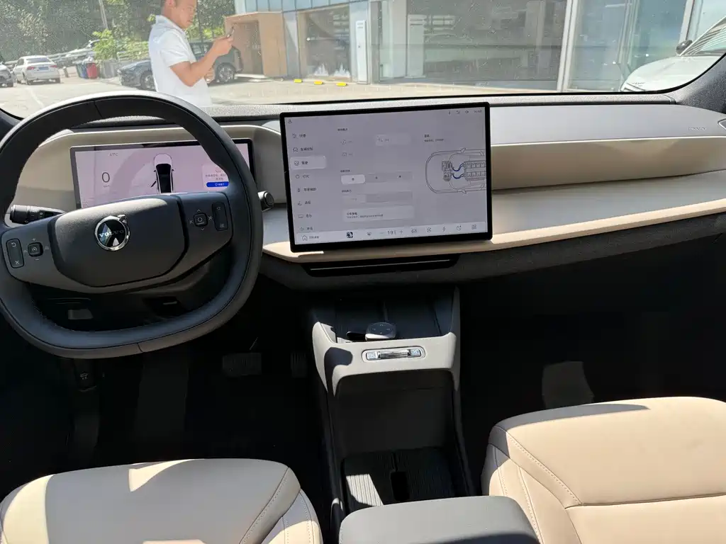 Volvo XC70 PHEV — миниатюра 15