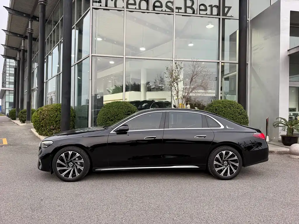 Mercedes-Benz E-Class — миниатюра 4