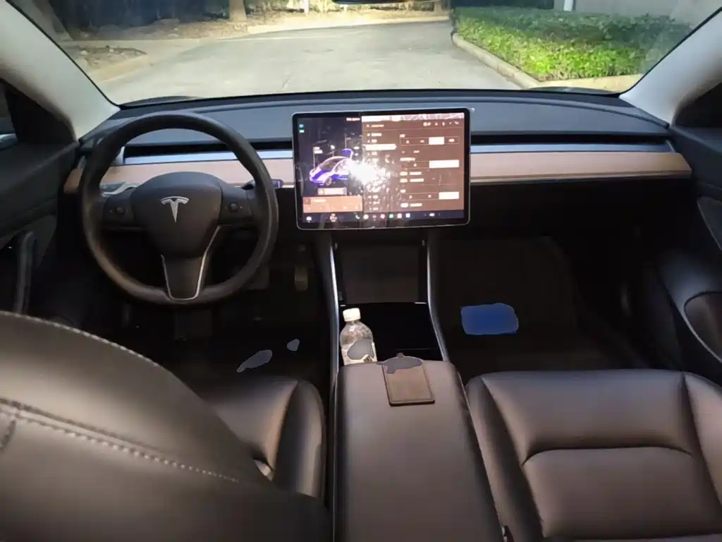 Tesla Model 3 — миниатюра 10