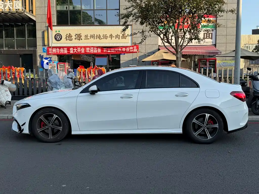 Mercedes-Benz A-Class — миниатюра 3