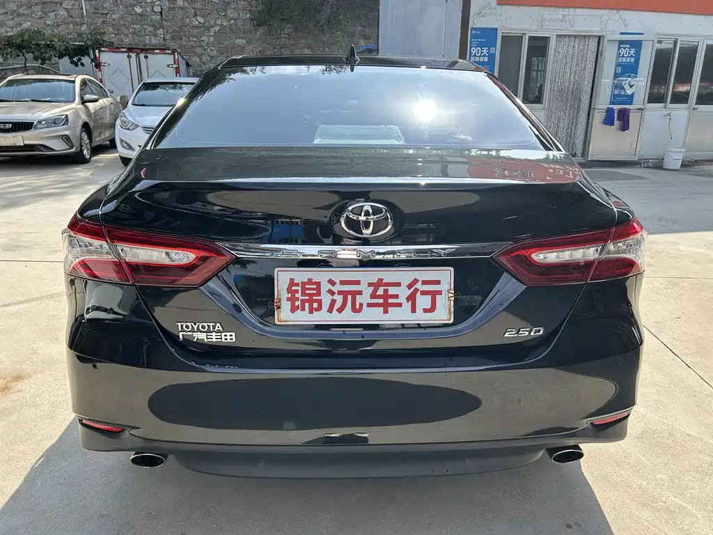 Toyota Camry — миниатюра 8