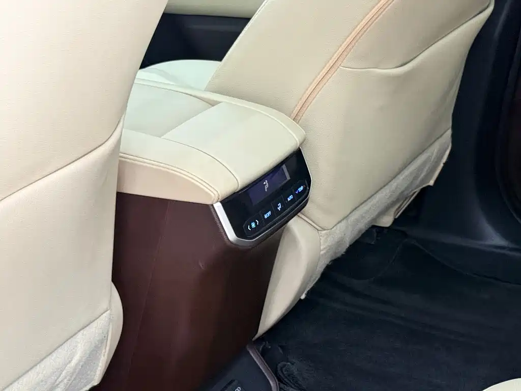 Toyota Highlander — миниатюра 14