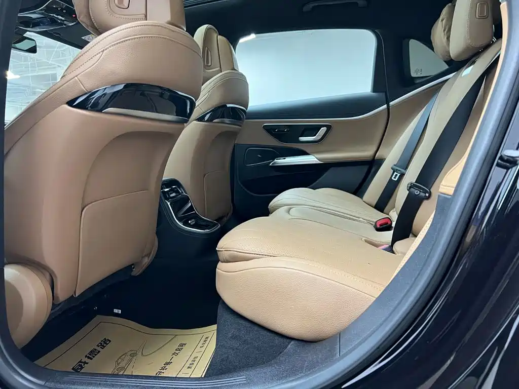 Mercedes-Benz E-Class — миниатюра 21