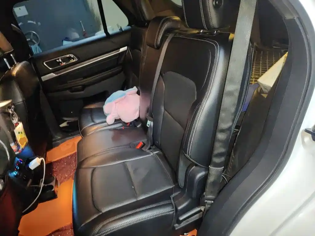 Ford Explorer (Import) — миниатюра 18