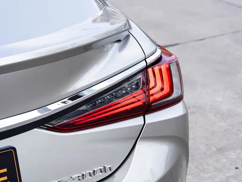 Lexus ES — миниатюра 7