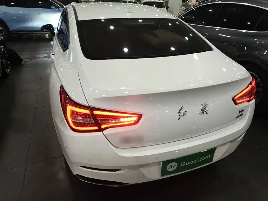 Hongqi Hongqi H5 — миниатюра 6