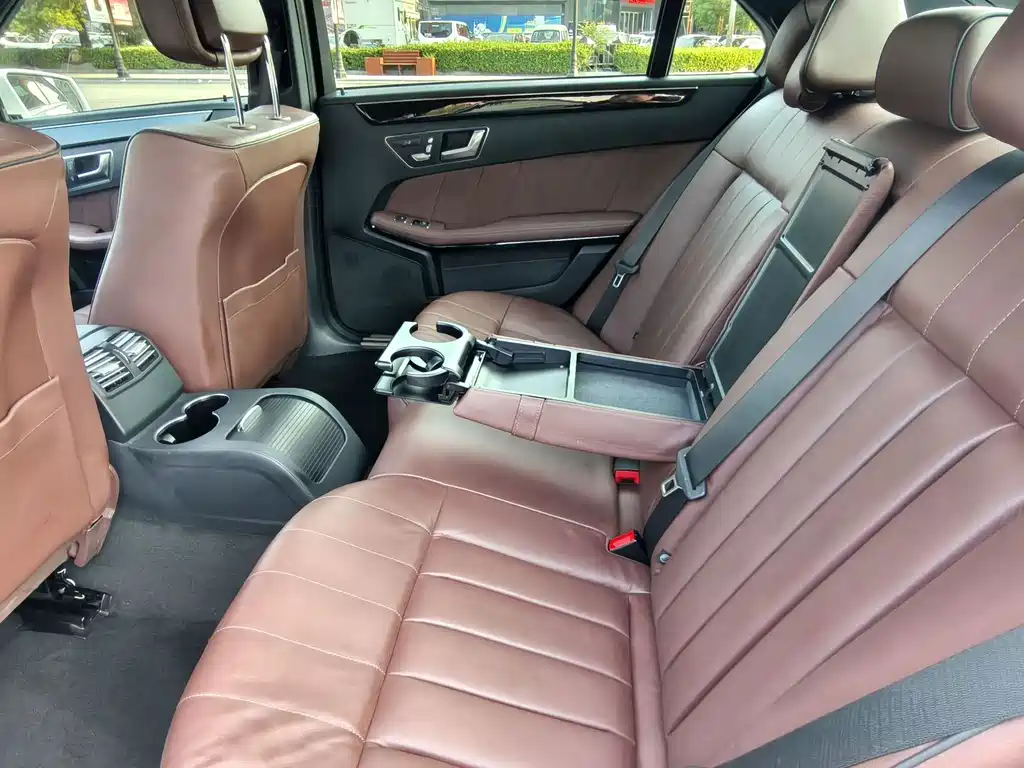 Mercedes-Benz E-Class — миниатюра 16
