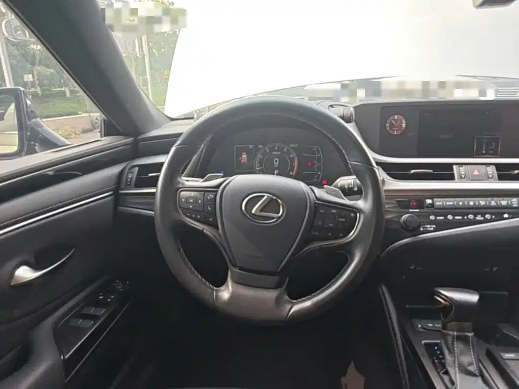 Lexus ES — миниатюра 11