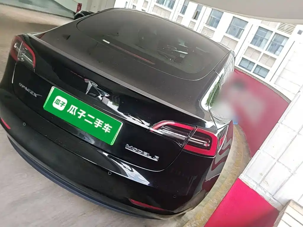 Tesla Model 3 — миниатюра 7