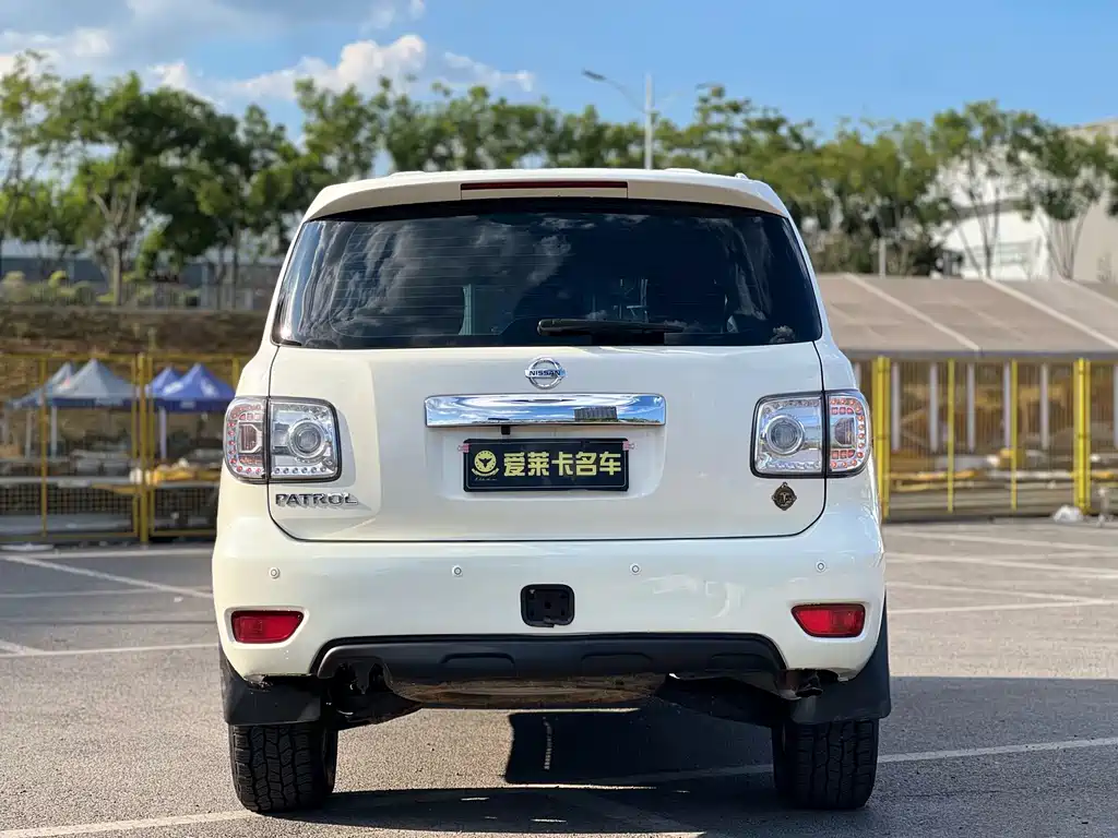 Nissan Patrol — миниатюра 5