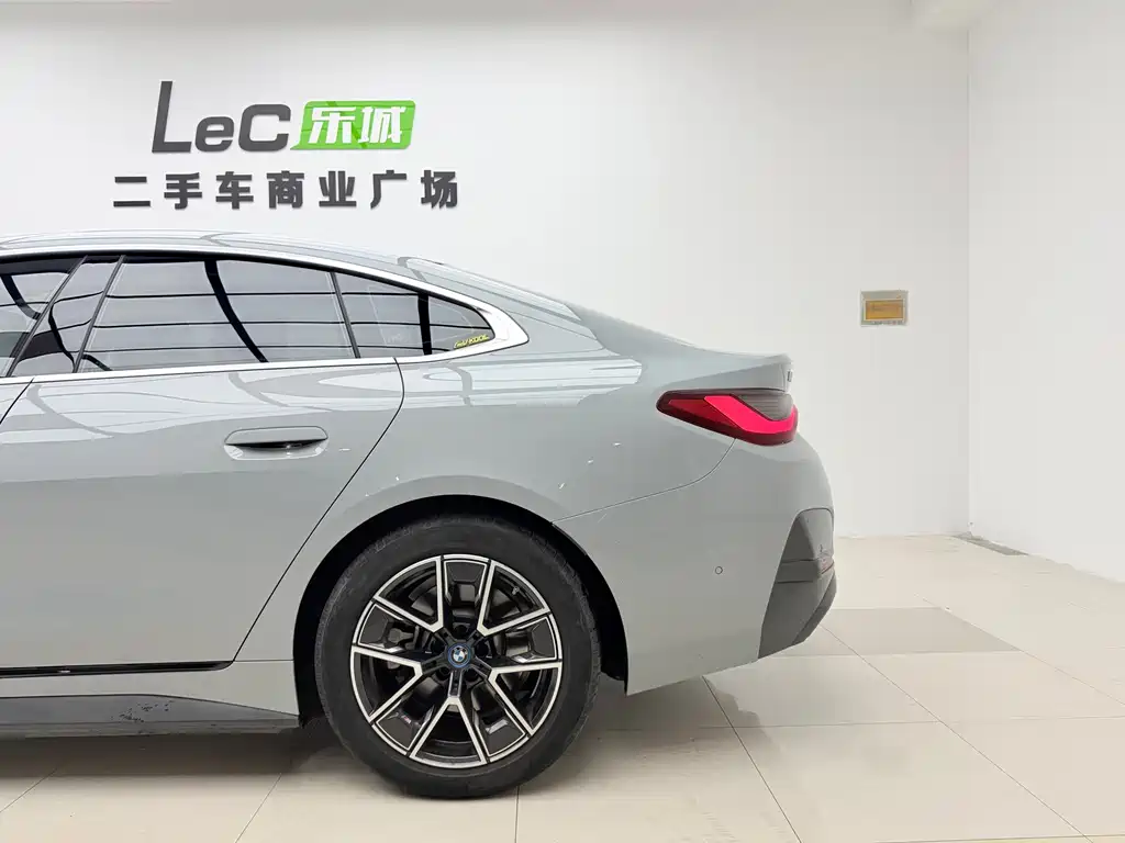 BMW i4 — миниатюра 15