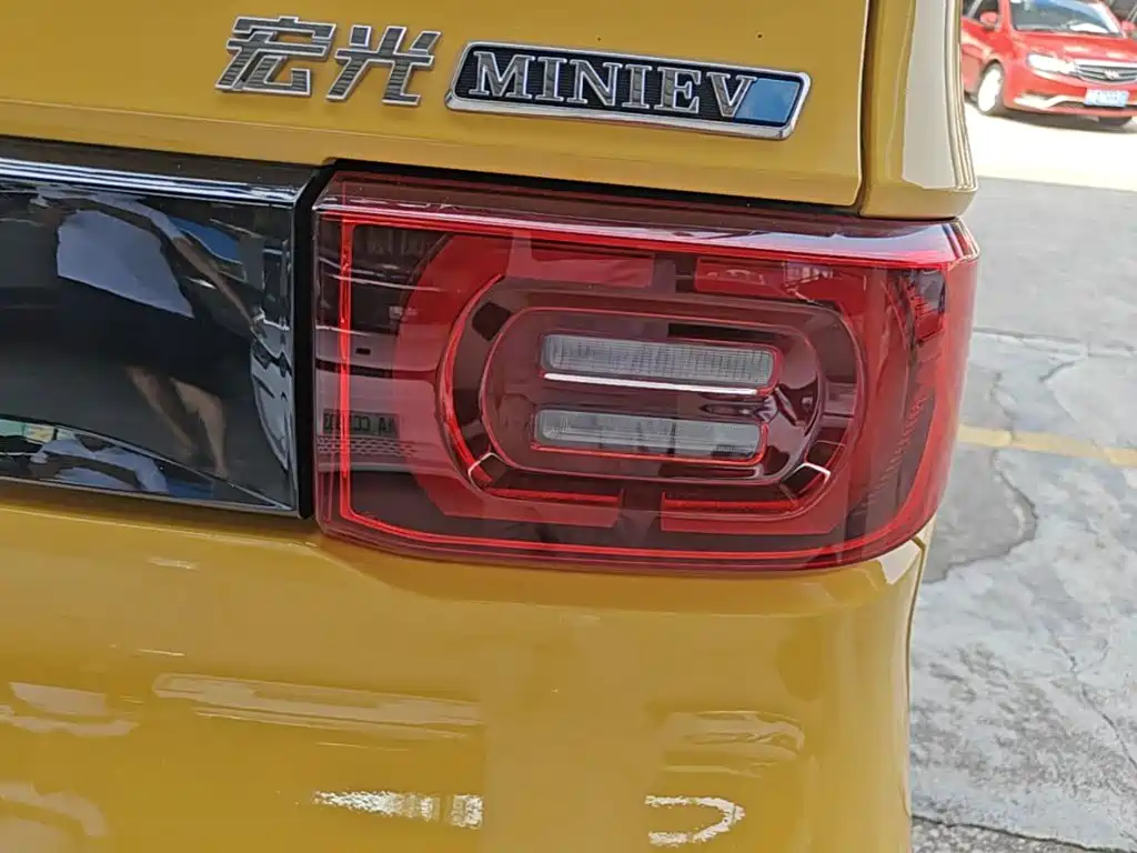 Wuling MINIEV — миниатюра 8