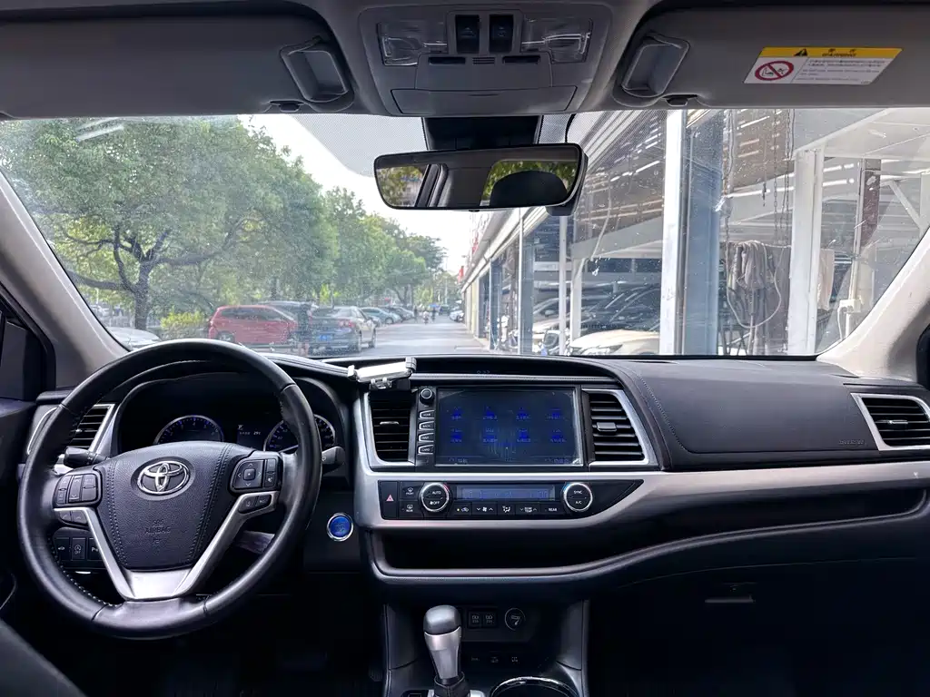Toyota Highlander — миниатюра 10