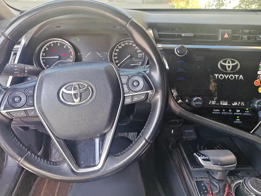 Toyota Camry — миниатюра 12