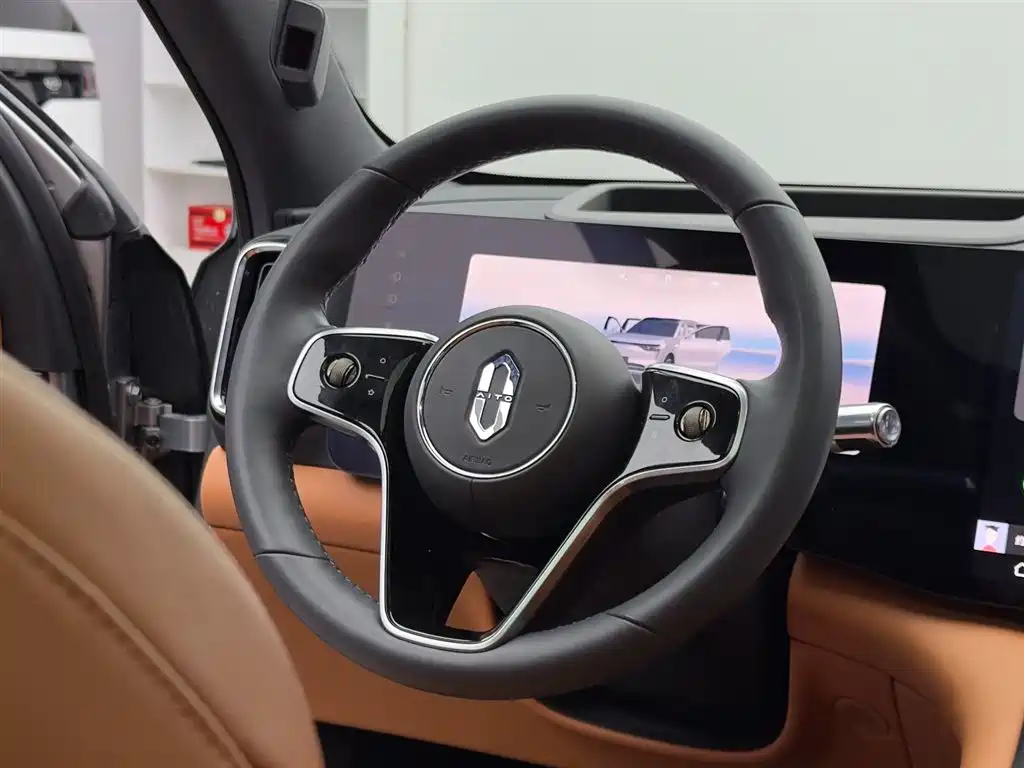 AITO ASK THE WORLD M8