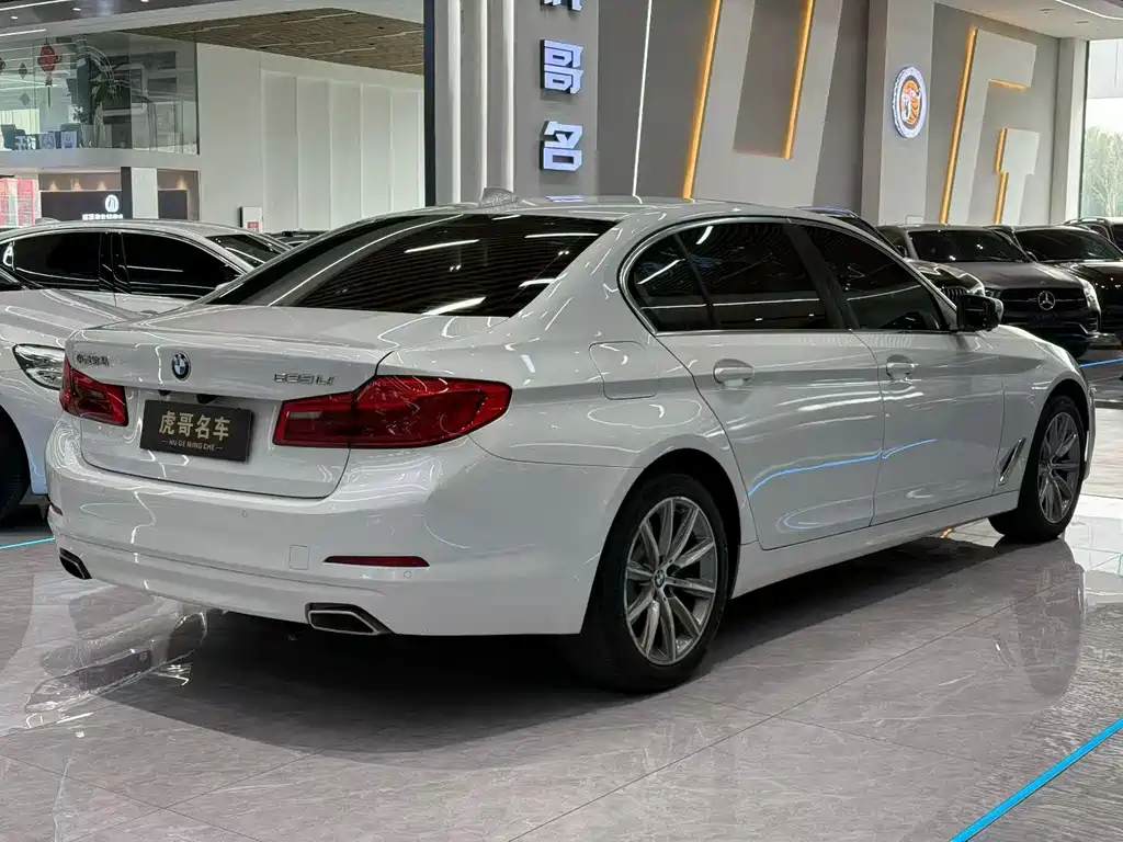 BMW 5 Series — миниатюра 4
