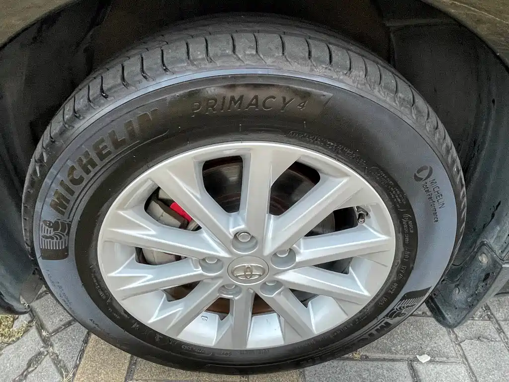Toyota Camry — миниатюра 17
