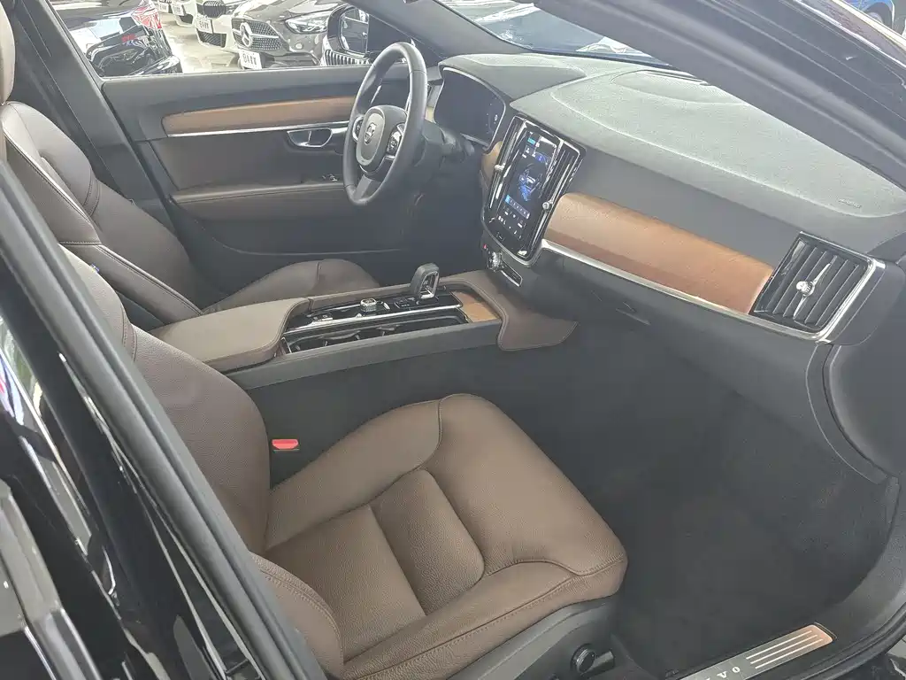 Volvo S90 2025 B5 Luxury