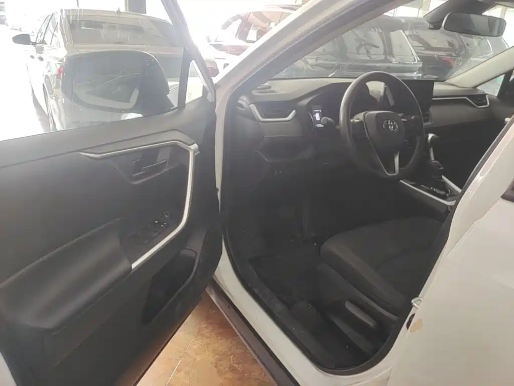 Toyota RAV4 — миниатюра 16