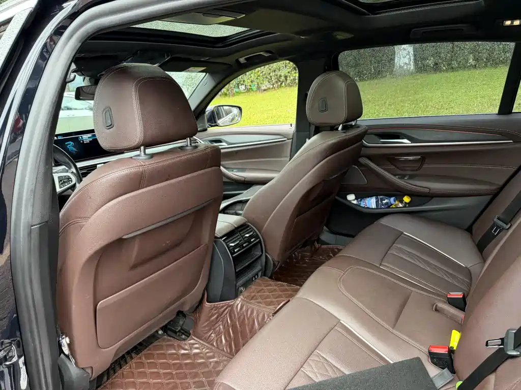 BMW 5 Series New Energy — миниатюра 11