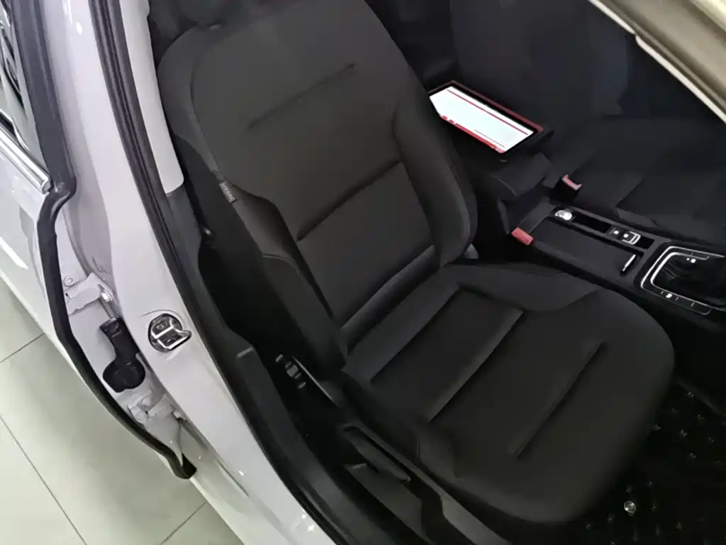 Volkswagen Golf — миниатюра 25