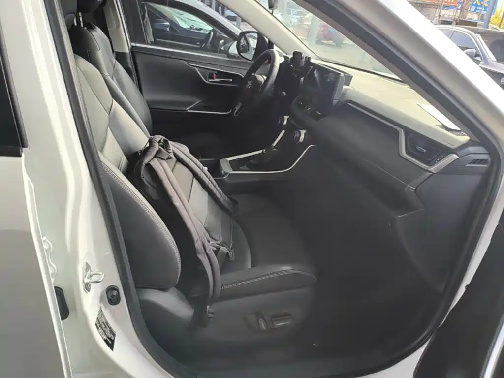 Toyota RAV4 — миниатюра 25