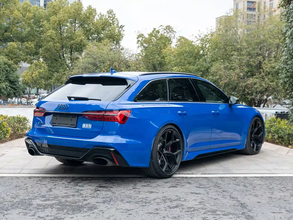 AUDI RS 6
