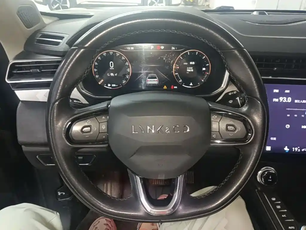 Lynk & Co 01 — миниатюра 11