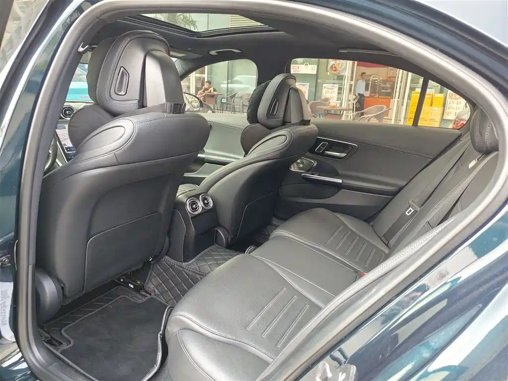 Mercedes-Benz C-Class — миниатюра 5