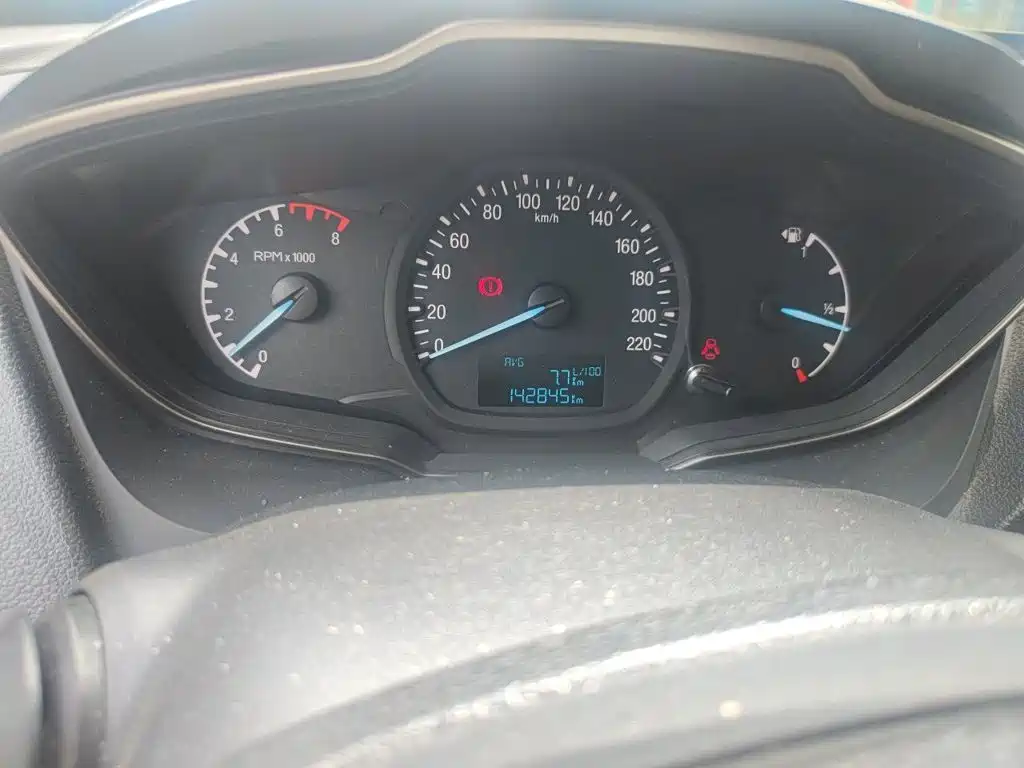 Ford Escort — миниатюра 8