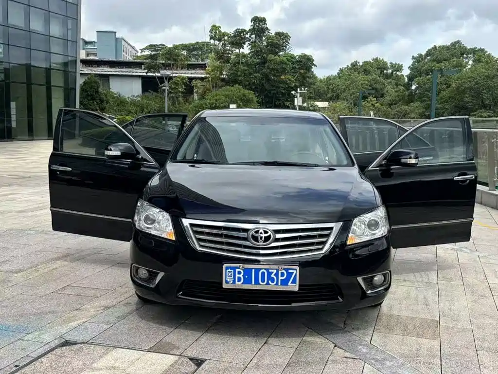 Toyota Camry — миниатюра 3