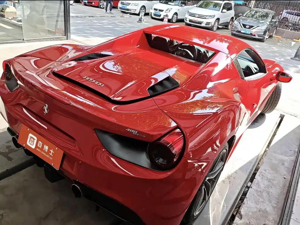 FERRARI 488