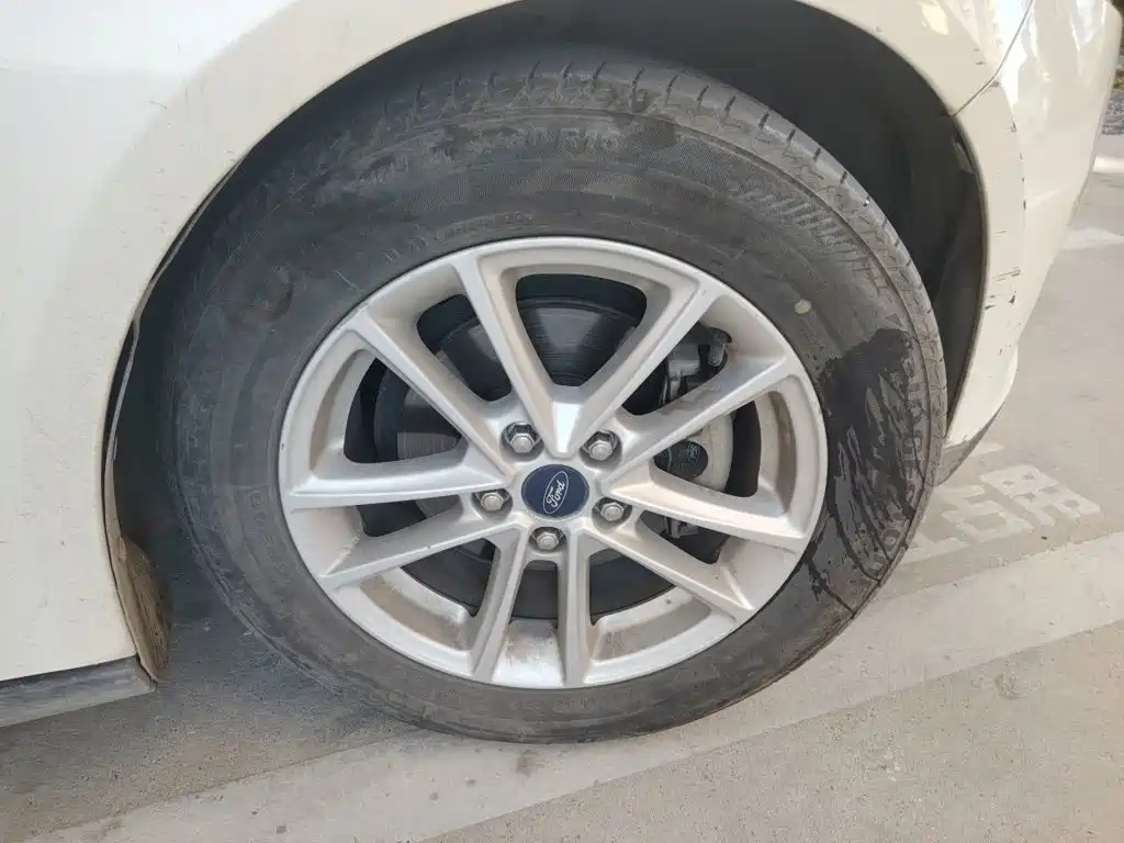 Ford Focus — миниатюра 8