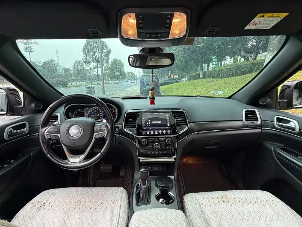 Jeep Grand Cherokee (Import) — миниатюра 13