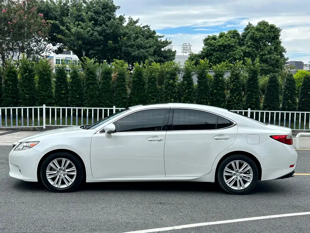 Lexus ES — миниатюра 5