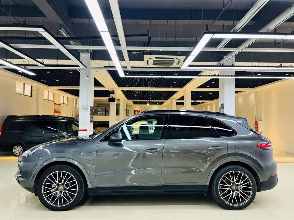 Porsche Cayenne — миниатюра 16