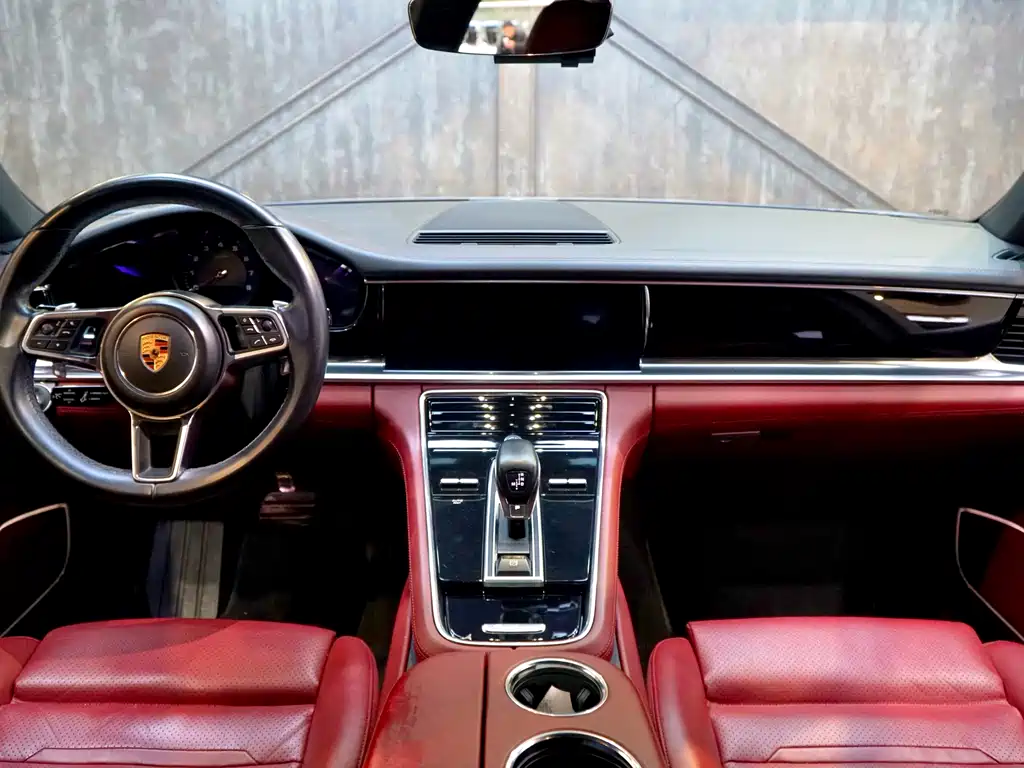 PORSCHE PANAMERA