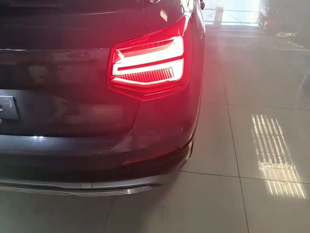Audi Q2L e-tron — миниатюра 8