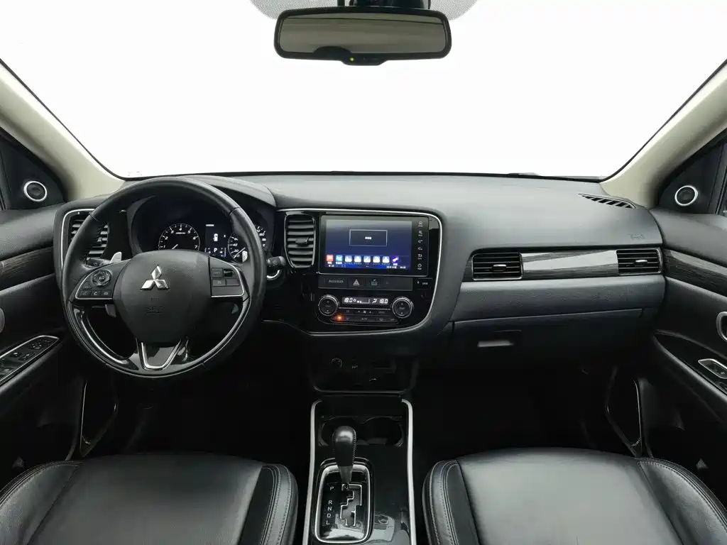 Mitsubishi Outlander — миниатюра 5