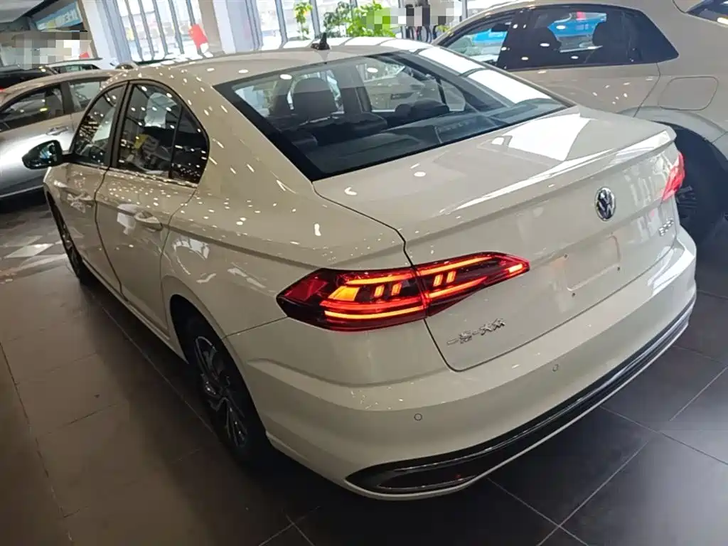 Volkswagen Bora 2025 200TSI DSG