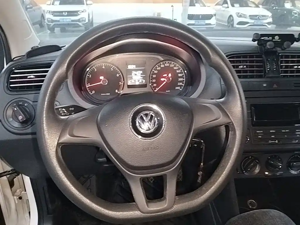 Volkswagen Polo — миниатюра 11