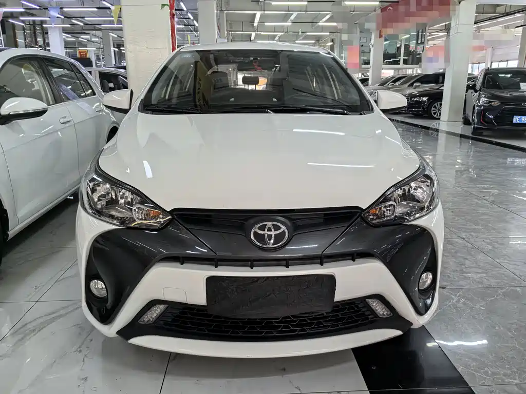 Toyota Yaris L — миниатюра 2