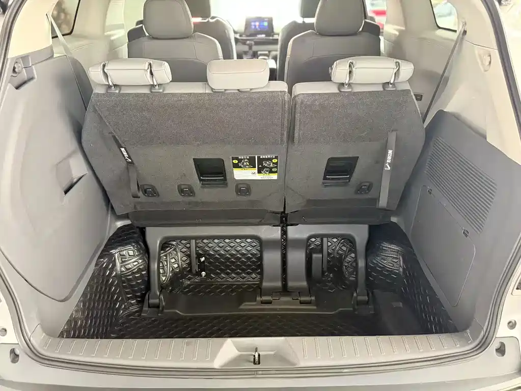 Toyota Granvia — миниатюра 15