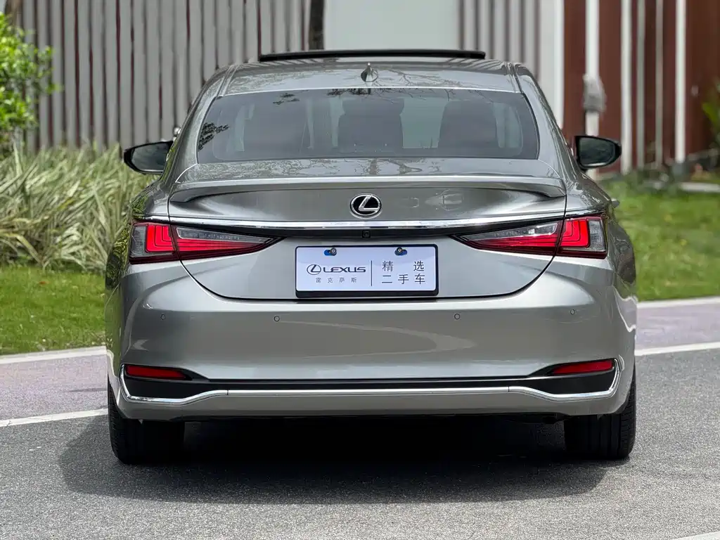 Lexus ES — миниатюра 13