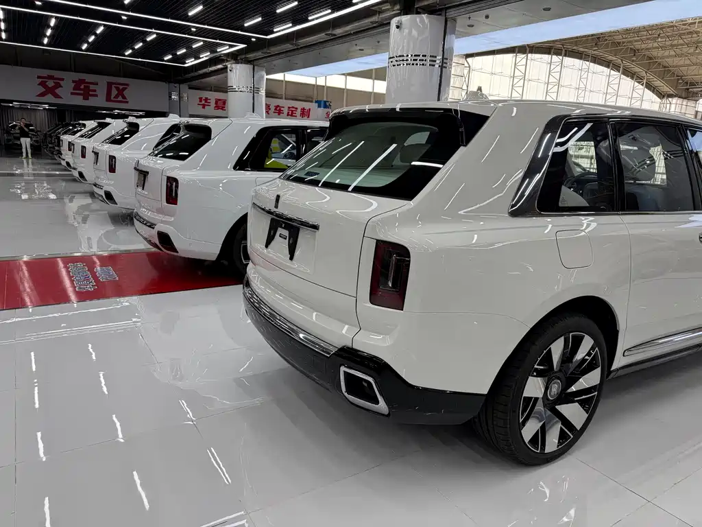 Rolls-Royce Cullinan — миниатюра 3
