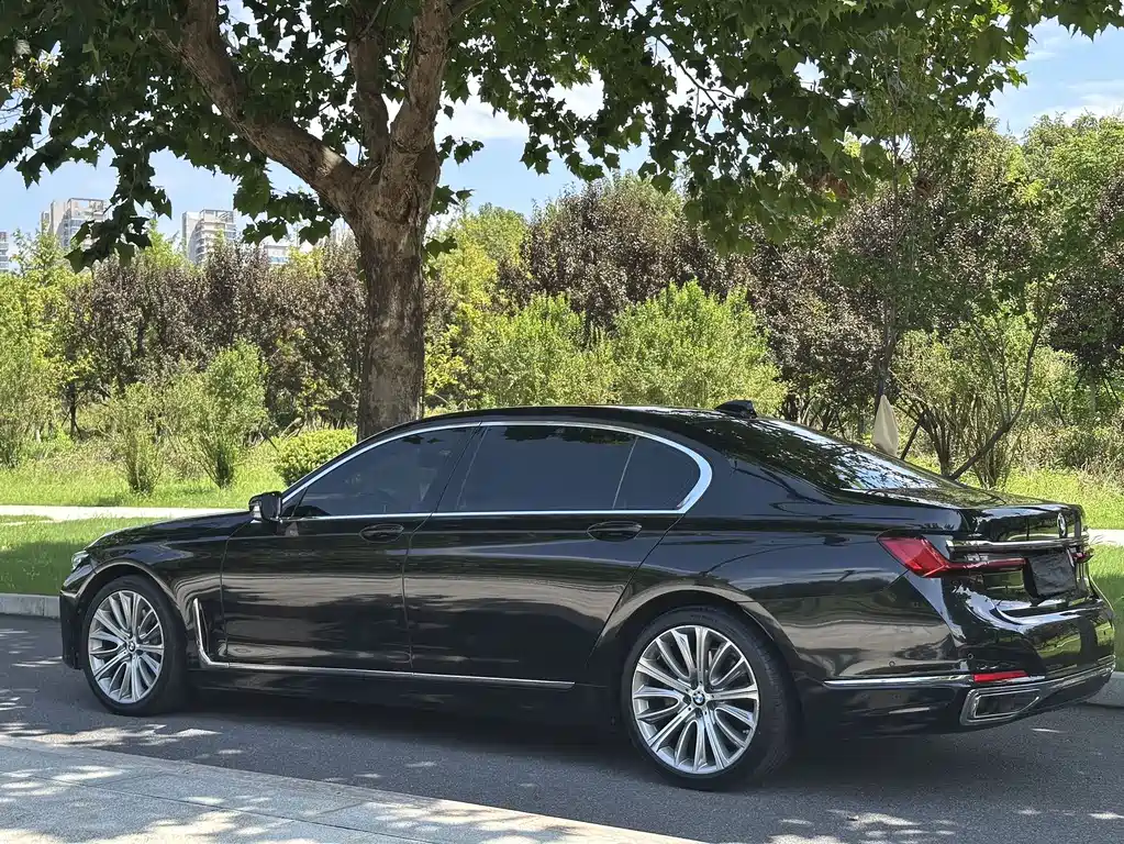 BMW 7 Series — миниатюра 7